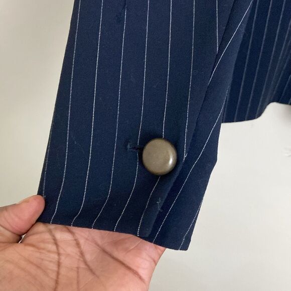 Women's Classic Navy Pinstripe 2-Button Wool Blazer size 8 Preppy Quiet Luxury - Picture 3 of 10